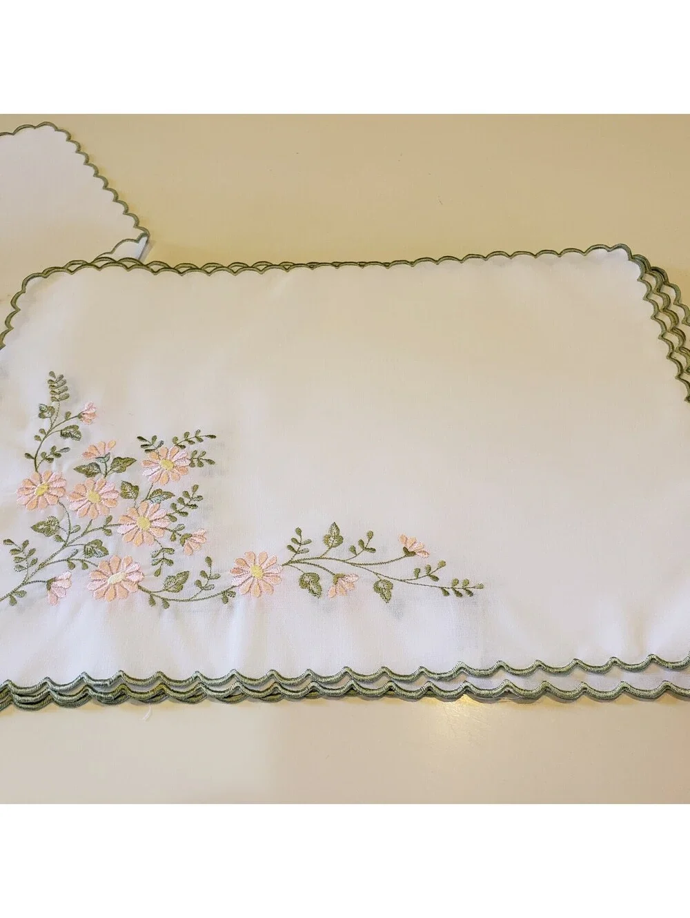 Embroidered Placemats Qty 5 Guy Peixoto Portugal Pink Daisies Scalloped Edge